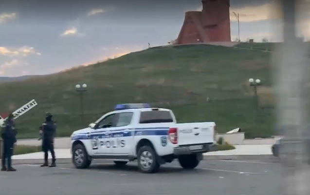   Azərbaycan polisi Xankəndidəki “məşhur” abidənin önündə -    Video     
   