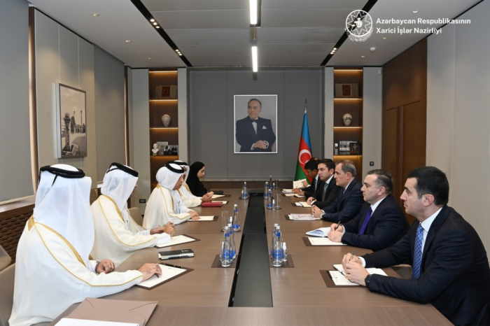 Canciller azerbaiyano informa a su homólogo qatarí de los crímenes cometidos por Armenia