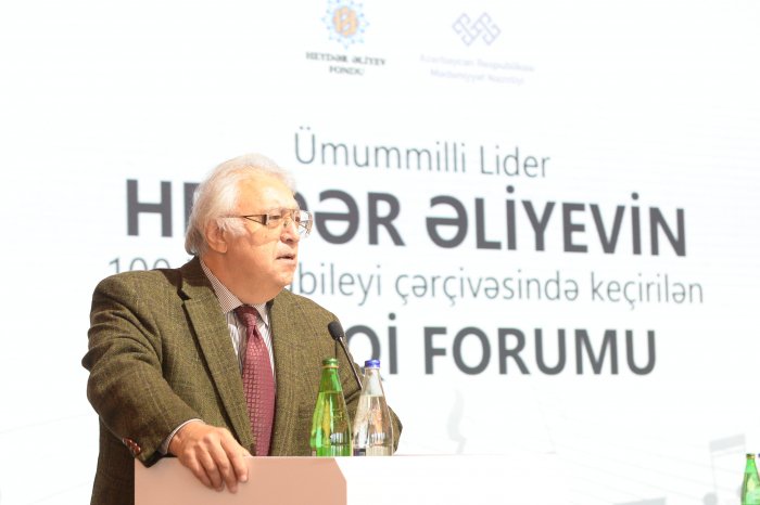       Fərhad Bədəlbəyli:    “Bəzən verilişlərə baxanda adam utanır”  
   