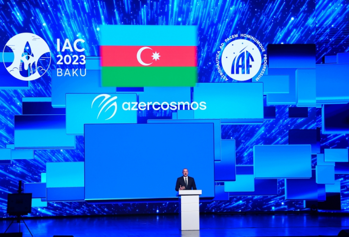  Präsident Ilham Aliyev und First Lady Mehriban Aliyeva nehmen an der Eröffnung des 74. Internationalen Astronautischen Kongresses teil 