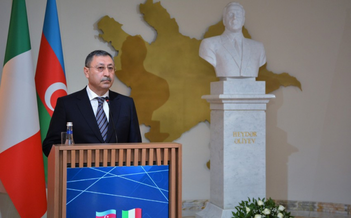   Beauftragter des aserbaidschanischen Präsidenten für Sonderaufträge besucht den Iran  