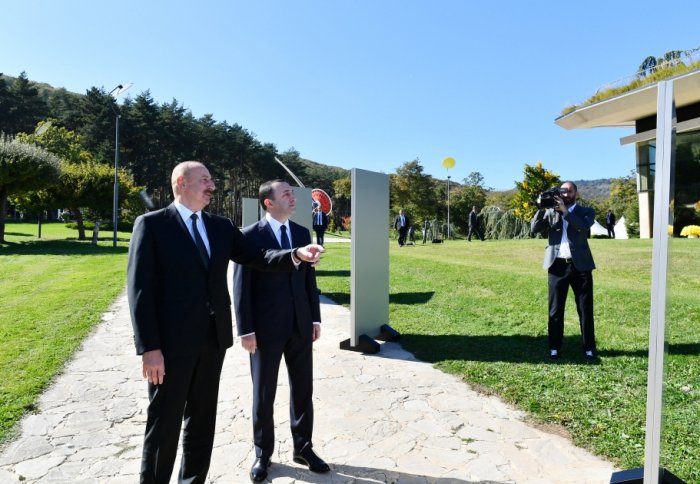    İlham Əliyev və İrakli Qaribaşvili Heydər Əliyevin 100 illiyinə həsr edilmiş fotosərgi ilə tanış olublar -  Fotolar    
