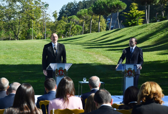  Le président Aliyev : Les projets mis en œuvre conjointement par l’Azerbaïdjan et la Géorgie servent la sécurité énergétique et des transports de nombreux pays 