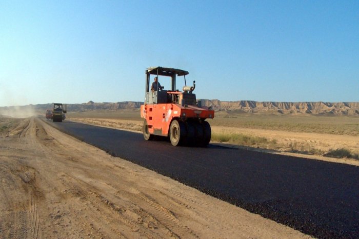    Siyəzəndə yol tikintisinə  8,8 milyon manat  ayrılıb  
   