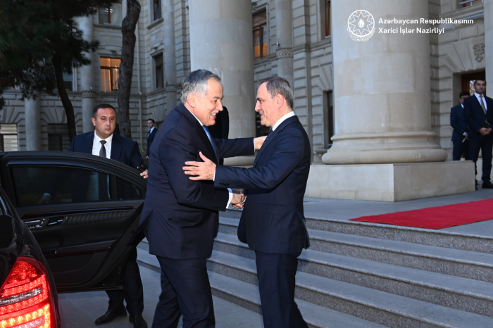 Azerbaijani FM holds meeting with his Tajik counterpart 