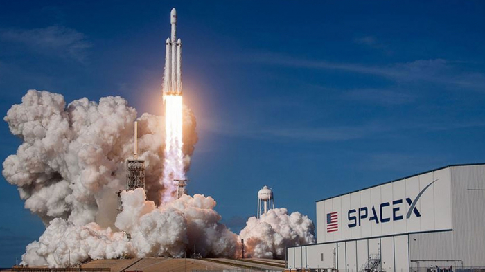      "SpaceX":    "Starlink peyk tullantıları Yerə potensial risk yaratmır"   