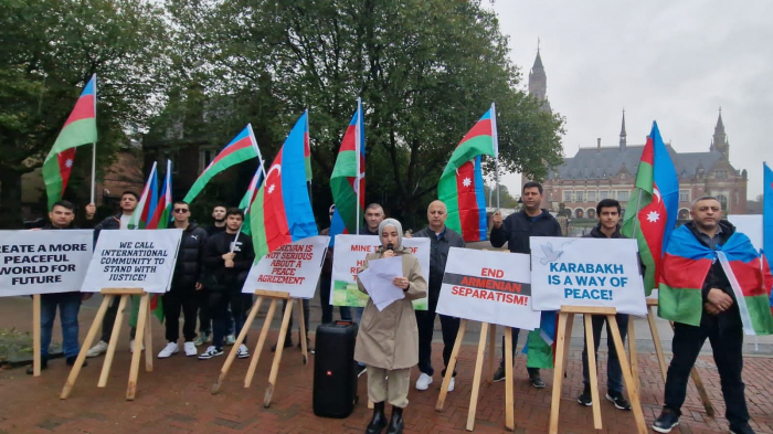   Aserbaidschaner veranstalten Kundgebung vor dem Internationalen Gerichtshof  