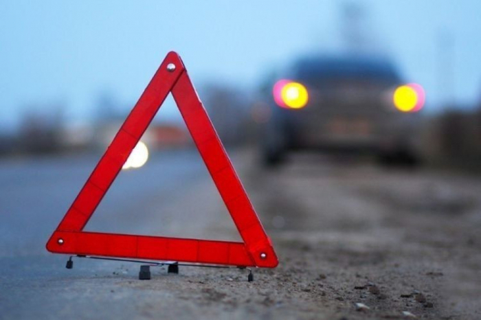    Göygöldə sərnişin mikroavtobusu avtomobillə toqquşub, xəsarət alanlar var  
   