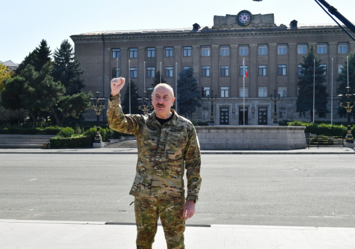     Präsident Ilham Aliyev:   Heute sind wir im Zentrum von Chankendi, unter der Flagge Aserbaidschans, und es ist ein historisches Ereignis  