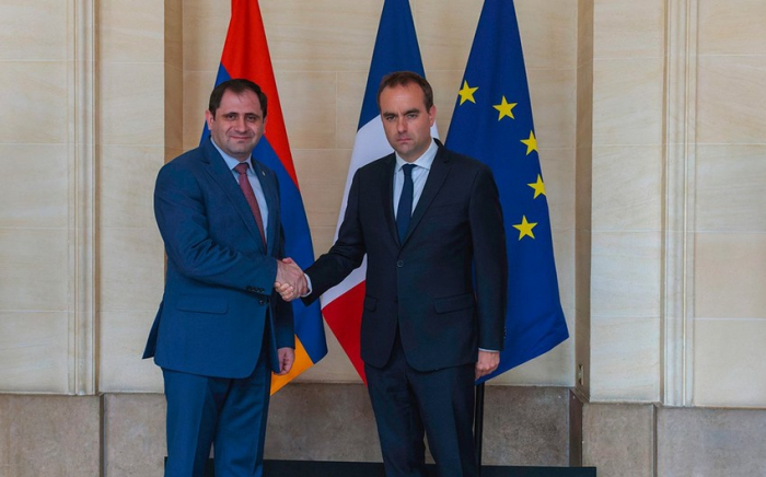  Armenischer Verteidigungsminister besprach mit seinem französischen Amtskollegen die Waffenlieferungen an sein Land 