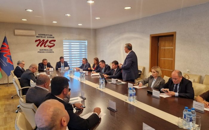    Mətbuat Şurası və MEDİA region mediasının durumunu müzakirə edib  
   