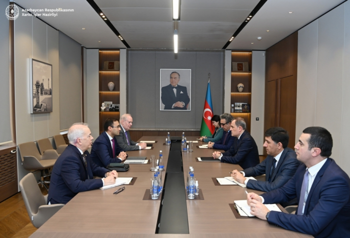   Canciller de Azerbaiyán se reunió con el presidente del Centro de Política del Caspio  