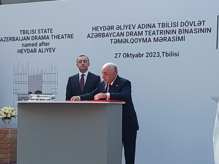 Se colocan los cimientos del Teatro de Drama de Azerbaiyán Heydar Aliyev en Tiflis