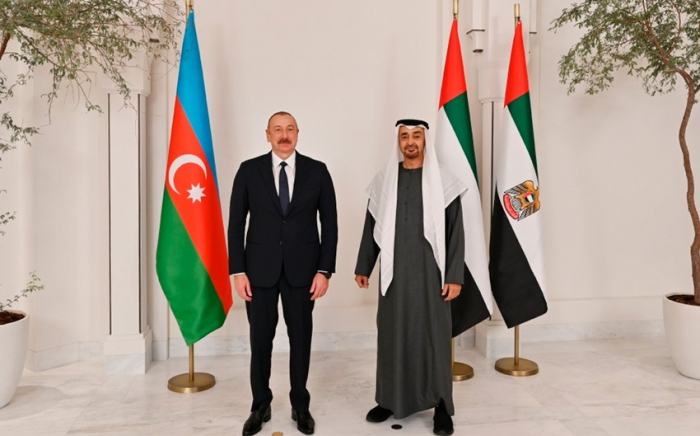  Ilham Aliyev mantuvo una conferencia telefónica con el presidente de los EAU 