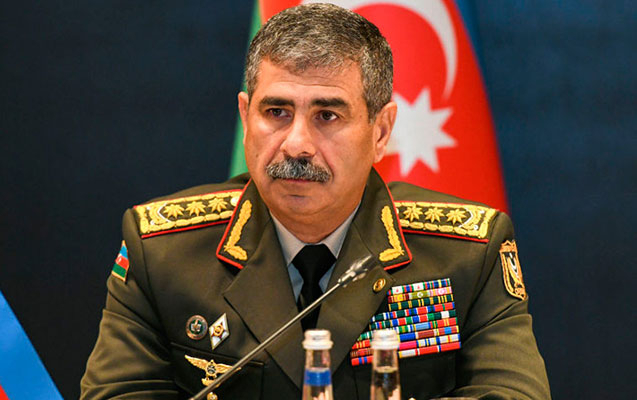   Aserbaidschanischer Verteidigungsminister trifft zu einem Arbeitsbesuch in China ein  