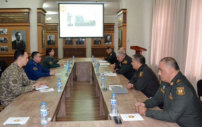 Azerbaijan, Kazakhstan discuss cooperation in military education