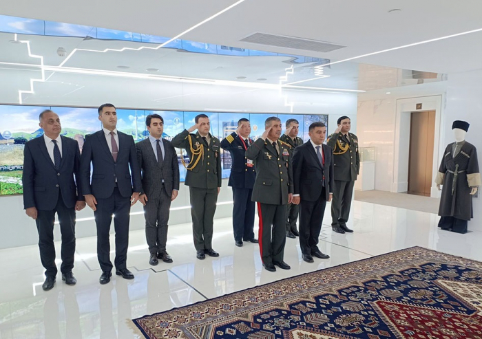  Azerbaijani defense minister continues his visit to China 