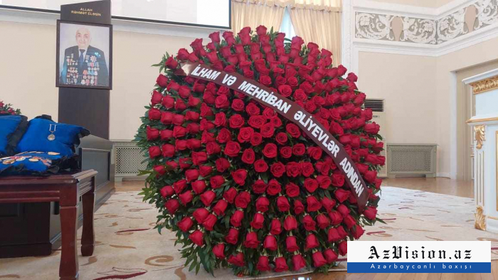  Prezident və xanımı Xoşbəxt Yusifzadə ilə vida mərasiminə əklil göndərdi
 