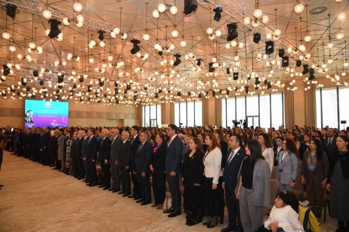   Azərbaycan Qadınlarının VI Qurultayı keçirilib, qətnamə qəbul olunub -  YENİLƏNİB    