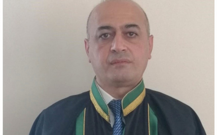    Azərbaycanda vəkil ürək tutmadan vəfat edib  
   