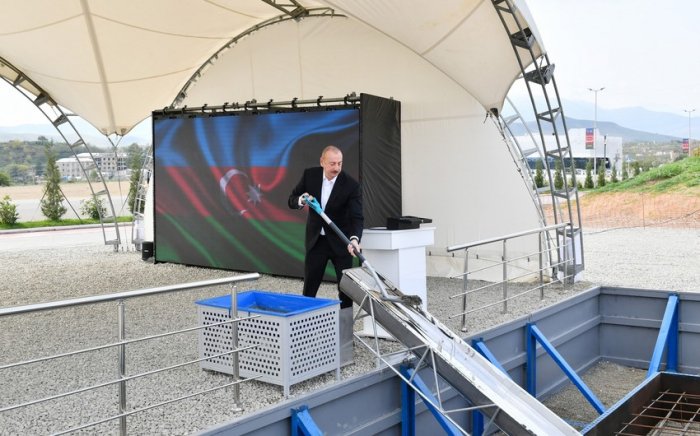    Azərbaycan lideri Füzulidə ikinci yaşayış kompleksinin təməlini qoyub -  Yenilənib    