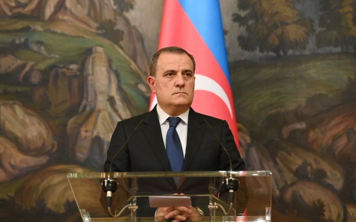   Aserbaidschanischer Außenminister:  Der Abrüstungsprozess der illegalen armenischen Streitkräfte geht zu Ende 
