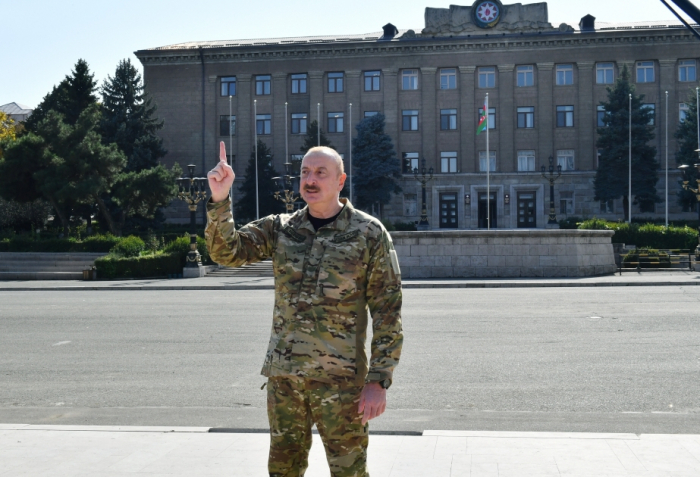     Presidente Ilham Aliyev:   “Hoy estamos en el centro de Khankandi, bajo la bandera de Azerbaiyán, este es un acontecimiento histórico”  