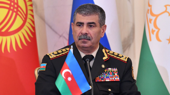   El Ministerio de Defensa de Azerbaiyán celebra reunión de servicio  