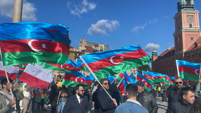 Azerbaijanis in Poland protest against Armenian mine terror