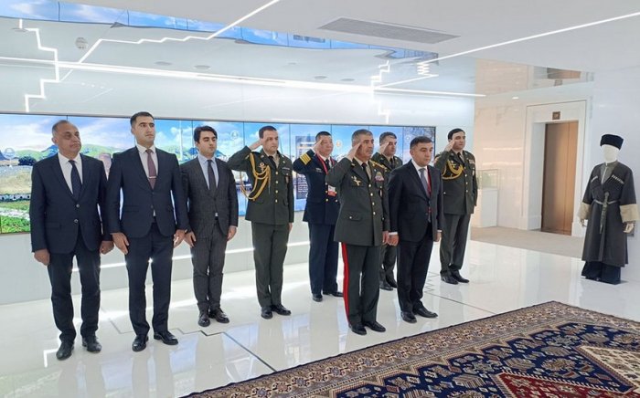 Zakir Həsənov Çinin hərbi şirkət rəhbərləri ilə görüşüb