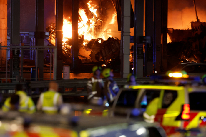 Londres : tous les vols suspendus à l’aéroport de Luton en raison d’un important incendie