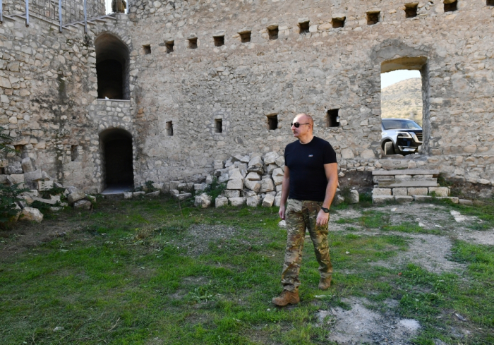  Ilham Aliyev visite la forteresse d’Askéran - Photos