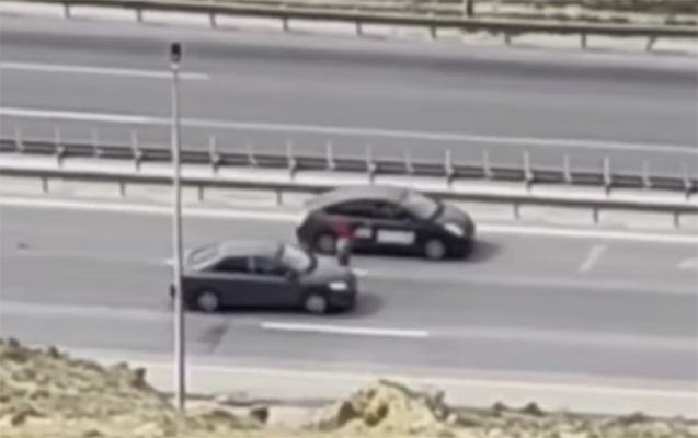    "Ölüm oyunu" adı ilə yola təkər atanlar saxlanıldı-    Foto      