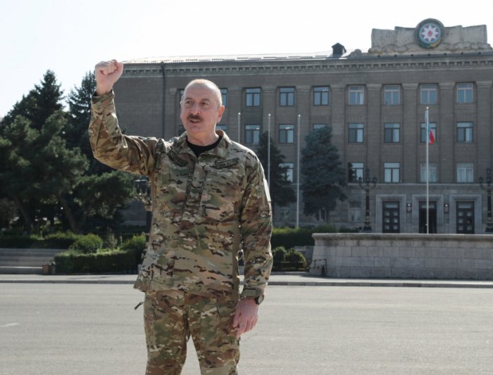    "İyirmi il bundan əvvəl qarşıma bir nömrəli vəzifə qoymuşdum ki..."   