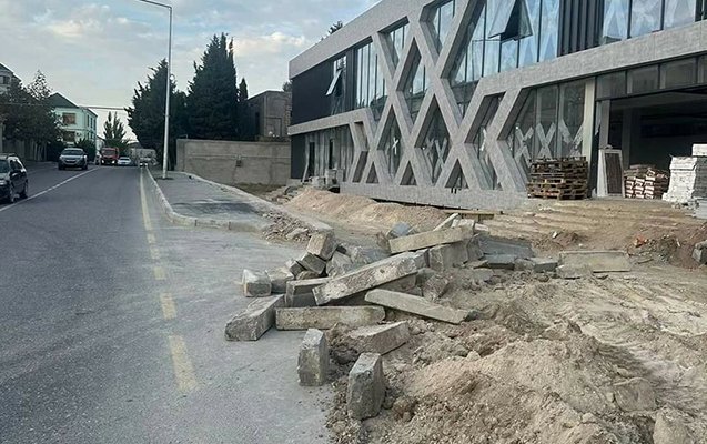    Dağıdılan piyada səkisi bərpa olundu -    Fotolar      