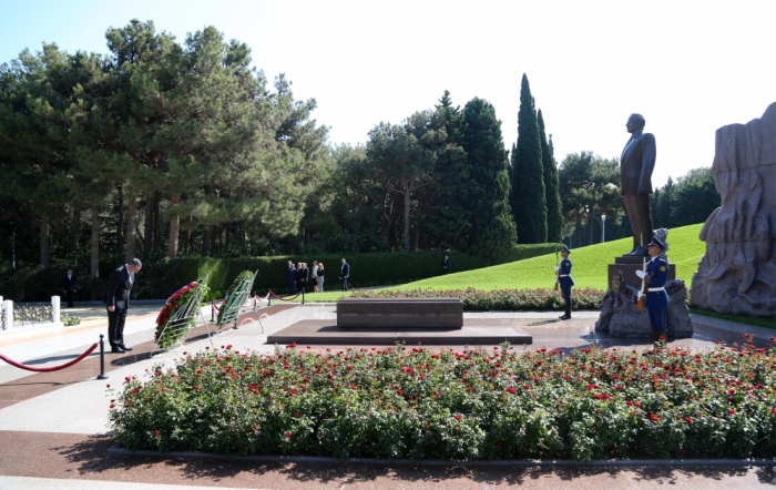 Speaker of National Assembly of Serbia pays respect to Great Leader Heydar Aliyev and Azerbaijani martyrs