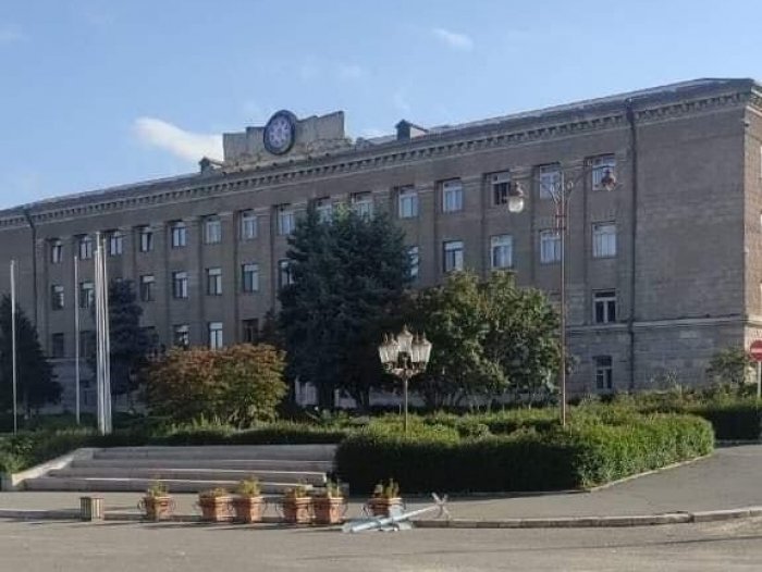    Azərbaycan gerbi Xankəndidə -    Foto      