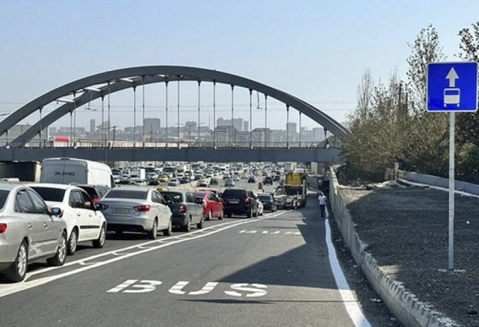    Avtobus zolağına çıxan sürücülər cərimələnəcək     
