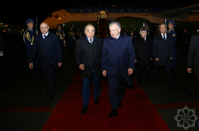 Le président ouzbek arrive à Bakou pour une visite de travail