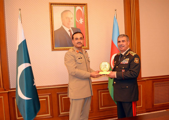 Azerbaijan, Pakistan discuss issues of military co-op