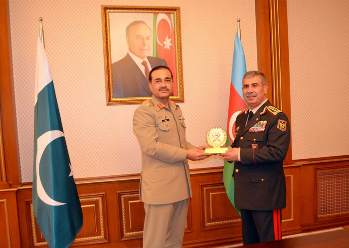   Aserbaidschan und Pakistan diskutieren Fragen der militärischen Zusammenarbeit  