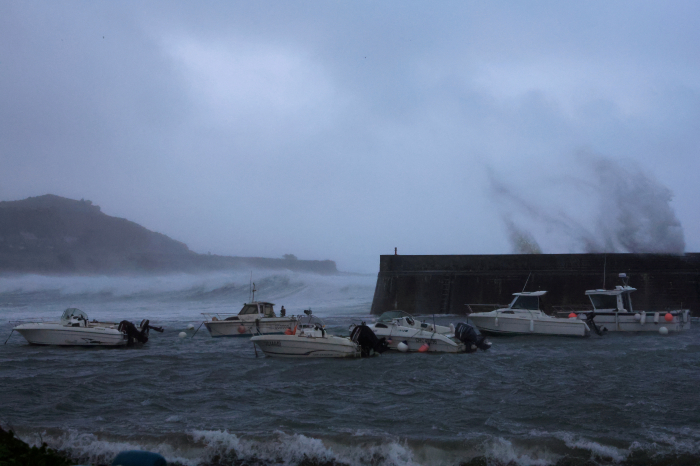 Storm Ciaran kills 2, lashes Europe with strong winds and rain