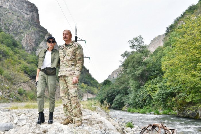    İlham Əliyev və Mehriban Əliyeva Kəlbəcərin Vəngli kəndində olublar   