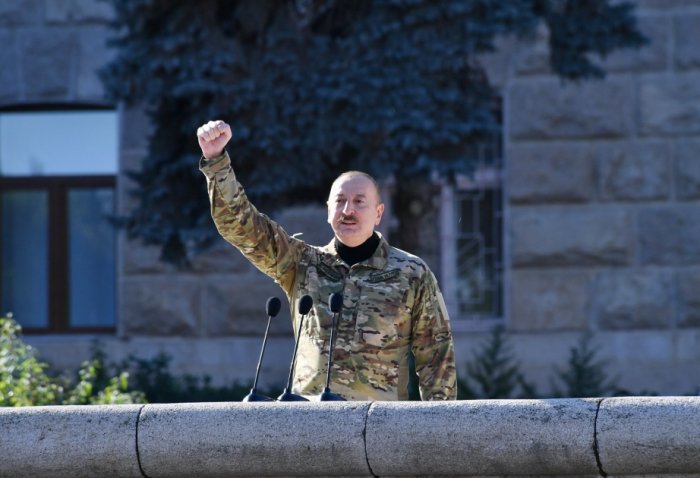    "Düşmən bizim qabağımızda diz çökdü"   
