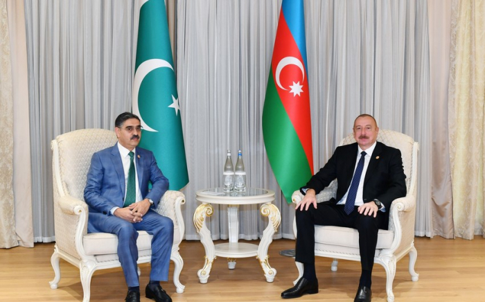   Ilham Aliyev traf sich in Taschkent mit dem Premierminister der pakistanischen Übergangsregierung   - FOTO    