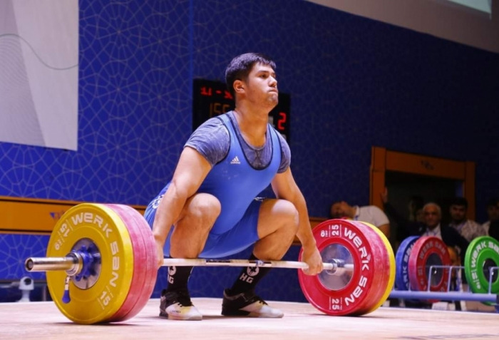 Junior Azerbaijani weightlifter to compete in World Championships