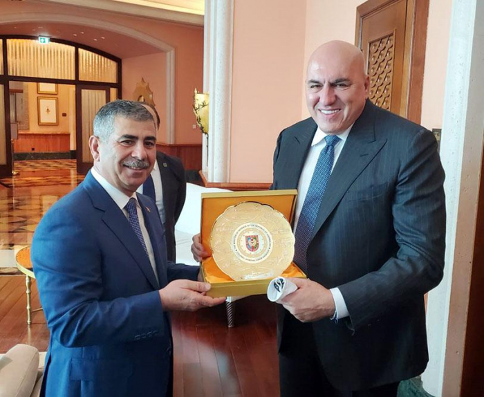  Azerbaijani defense minister meets with Italian counterpart 