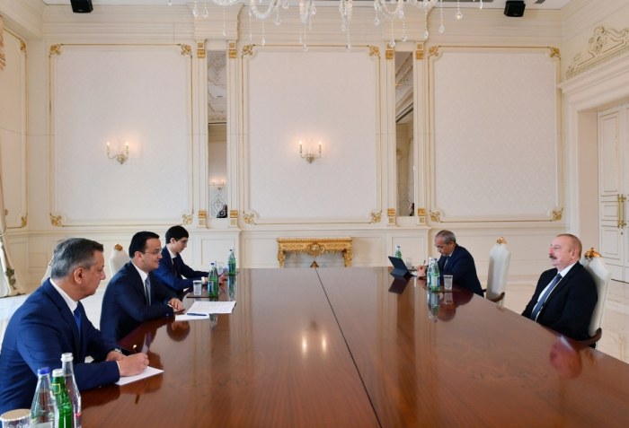   Le président Ilham Aliyev reçoit le ministre ouzbek de l’Investissement, de l’Industrie et du Commerce  
