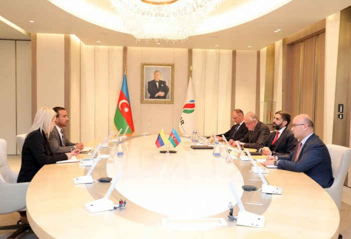 SOCAR President meets with Venezuelan ambassador