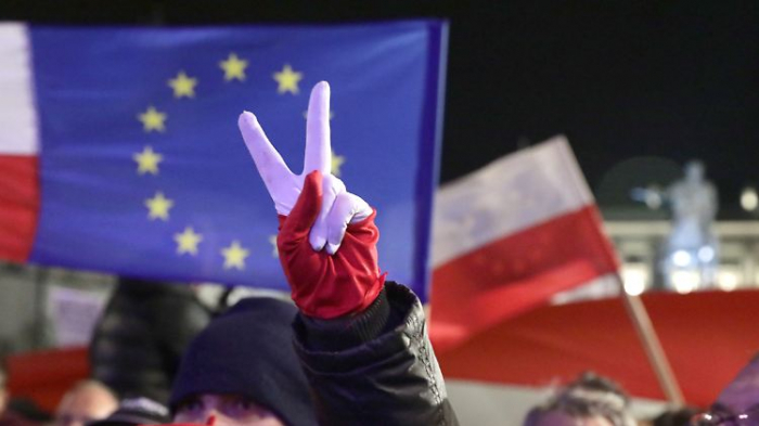   Polen beginnt mit Wiederherstellung des Rechtsstaats  